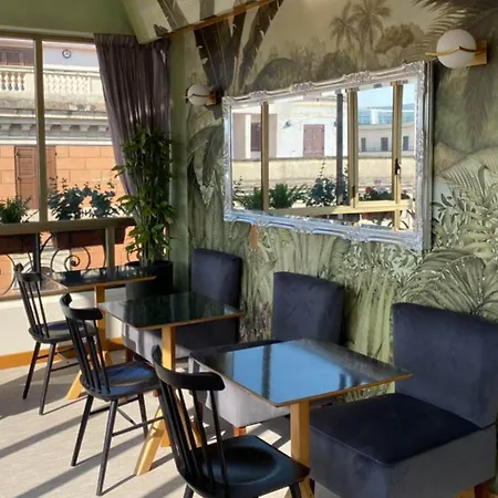 Tritone Hotel