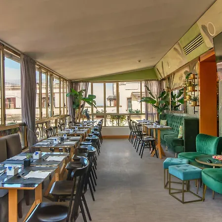 Tritone Hotel 3*