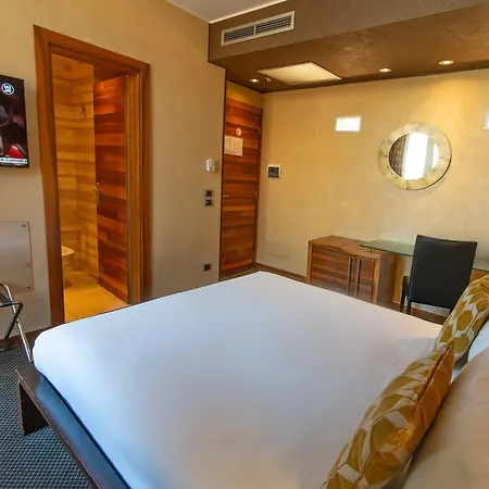 Tritone 3* Rome