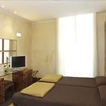 Tritone מלון