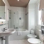 Tritone Hotell 3*