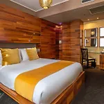 Tritone Hotell