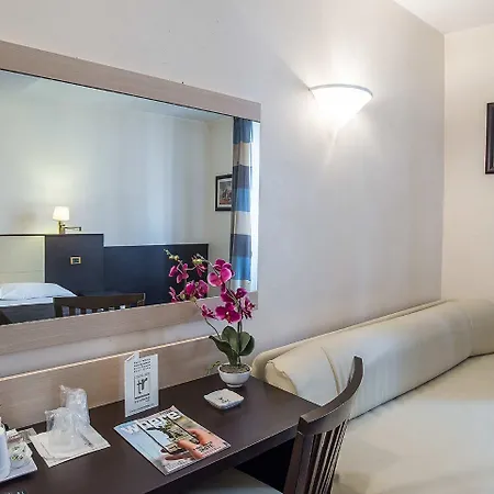 Tritone Hotel 3*