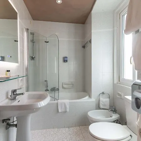 Tritone Hotel 3*