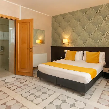 Tritone Hotel 3*