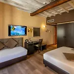 Tritone Hotel 3*