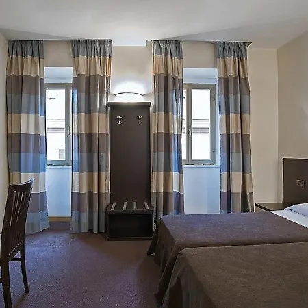 Hotel Tritone