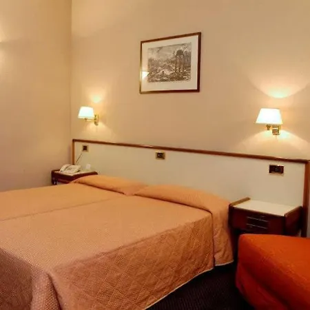 Hotel Tritone